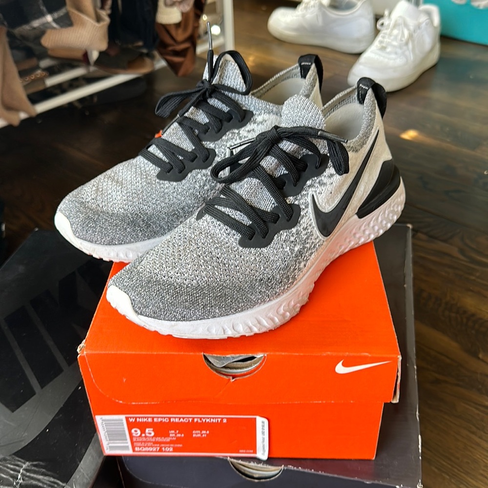 Nike Epic React Flyknit 2